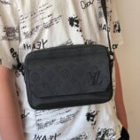 LV ROYALE — sacoche homme compacte pour le quotidien