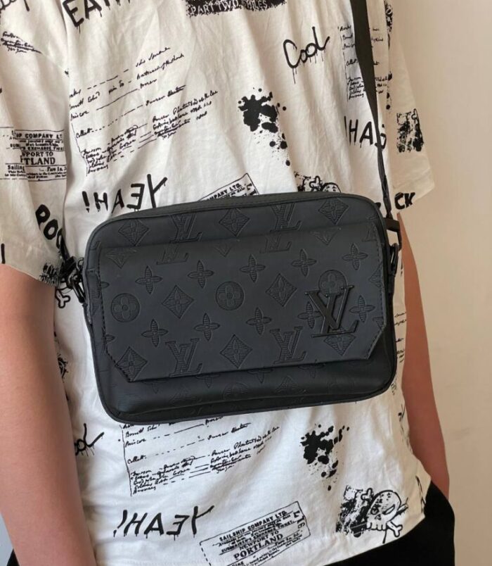 LV ROYALE — sacoche homme compacte pour le quotidien